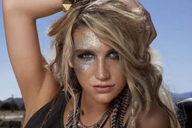 Kesha quiere nadar junto a Britney Spears pero desnuda
