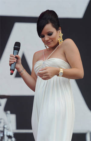 Lily Allen anunció su embarazo por Twitter Lily Allen anunció su embarazo por Twitter