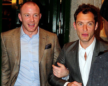 Jude Law y Guy Ritchie son criticados por anuncio de Dior