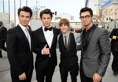 Jonas Brothers demandan a Justin Bieber por JB