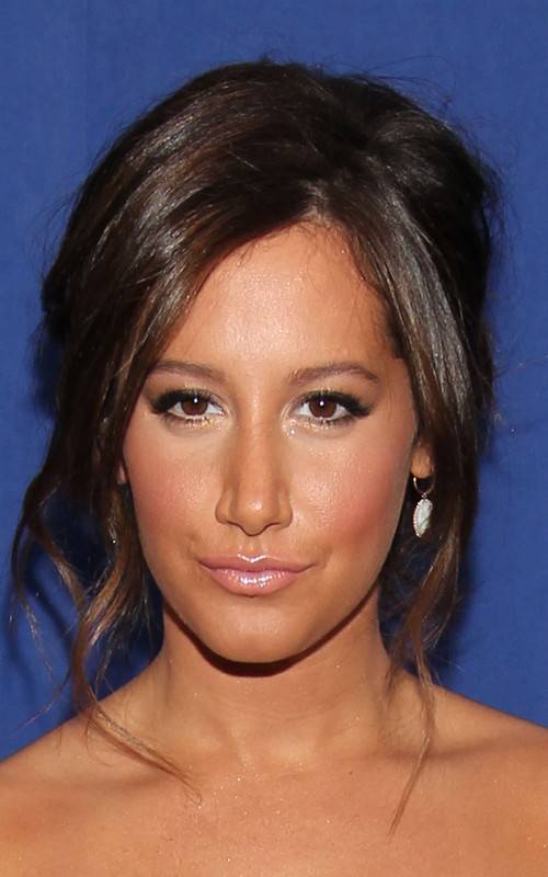 Ashley Tisdale asistió a los People's Choice Awards 2011