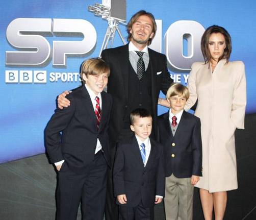 David Beckham vuelve al Reino Unido con su familia