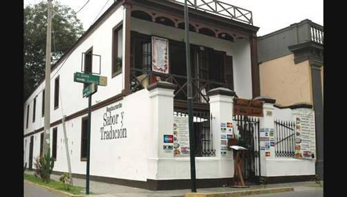 Julie Freundt y Tulio Loza presentes en los shows del restaurante 'Sabor y Tradicion' de Barranco