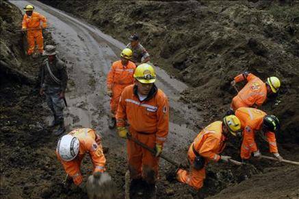 Guatemala: Continúan las tareas de rescate mientras aumentan los fallecidos
