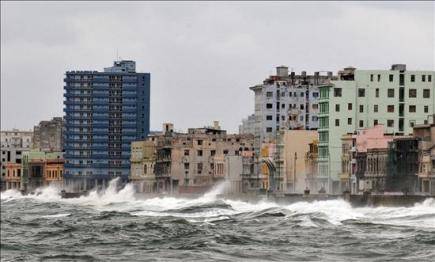'Tomás' golpeó Cuba sin víctimas aunque hubo evacuaciones y algunos derrumbes