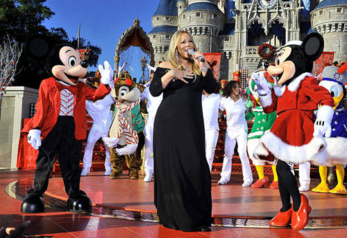 Mariah Carey da la bienvenida a la Navidad en Disneyland