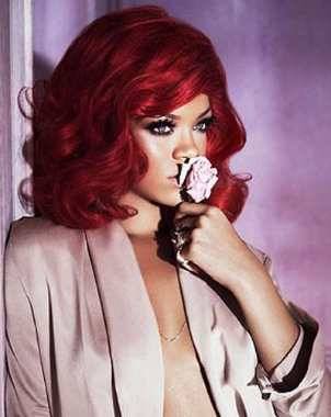 Rihanna luce sensual para promover perfume