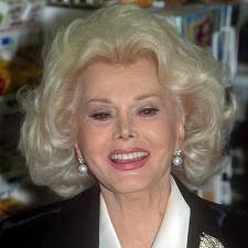 Zsa Zsa Gabor regresa a su casa y celebra su 94 cumpleaños Zsa Zsa Gabor regresa a su casa y celebra su 94 cumpleaños