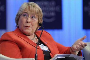Piden que Bachelet declare como imputada por no alertar del tsunami en Chile