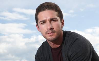 Shia LaBeouf se pelea con unos fans