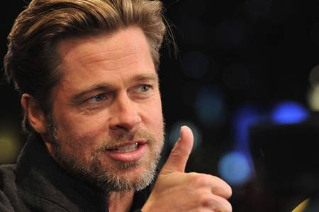 Brad Pitt viaja a Francia sin Angelina Jolie