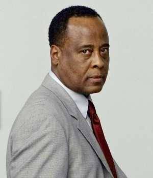 Abogados de Conrad Murray acuden a la corte