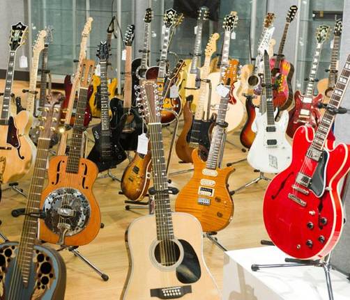 Sesenta guitarras de Eric Clapton en subasta