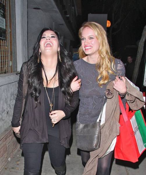 Fotos: Demi Lovato pasa un momento con sus amigas