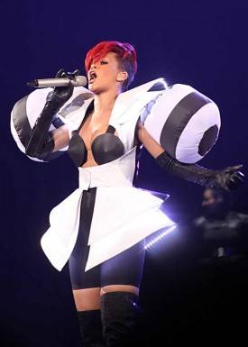 Rihanna sigue los pasos de Lady Gaga Rihanna sigue los pasos de Lady Gaga