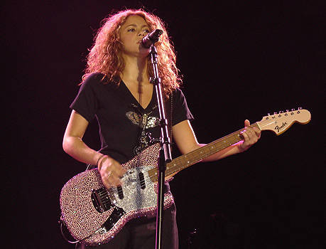 Guitarra de Shakira en muestra de Swarovski