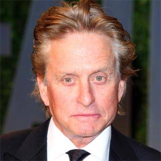 Michael Douglas disgustado por las especulaciones sobre su enfermedad