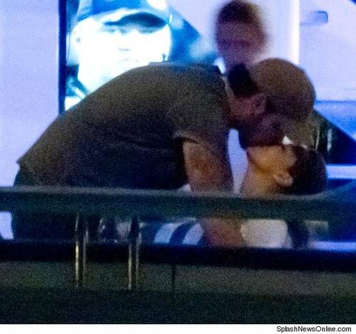 Todo sobre el apasionado beso de Eva Longoria y Eduardo Cruz
