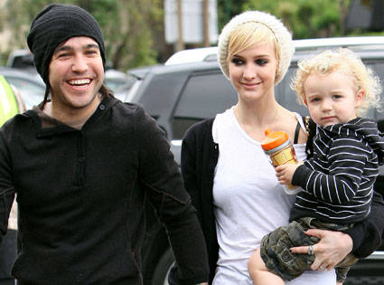 Ashlee Simpson y Pete Wentz pelean la custodia de su hijo Bronx