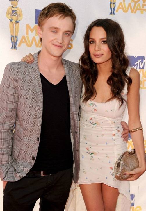 Tom Felton posó al lado de su esposa en Harry Potter