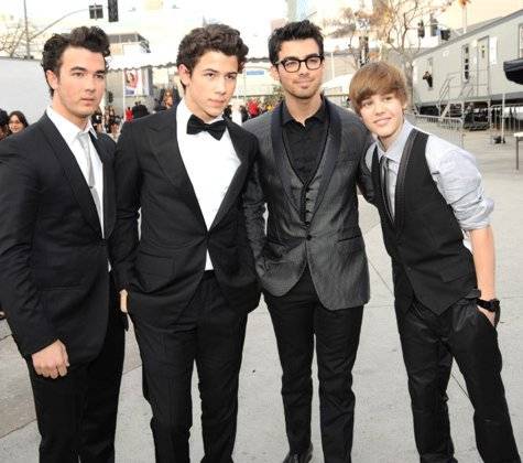 Si Justin Bieber y los Jonas Brothers pelean ¿Quién gana? Si Justin Bieber y los Jonas Brothers pelean ¿Quién gana?
