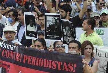 Periodistas mexicanos marchan contra la violencia antes de la visita de los relatores Periodistas mexicanos marchan contra la violencia antes de la visita de los relatores