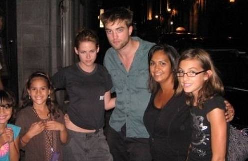 Fotos: Robert Pattinson y Kristen Stewart junto a unos fans en Canadá