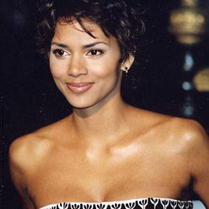 Halle Berry estaría saliendo con el ex-novio de Kylie Minogue
