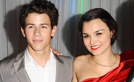 Nick Jonas tiene un romance con Samantha Barks ¿Verdadero o falso?
