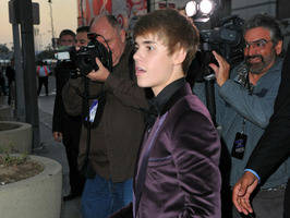 Fans de Justin Bieber se apoderaron del centro de LA
