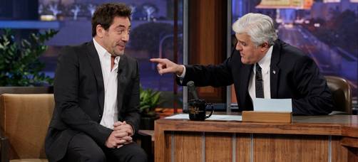 Javier Bardem se olvida de Penélope Cruz en el show de Jay Leno