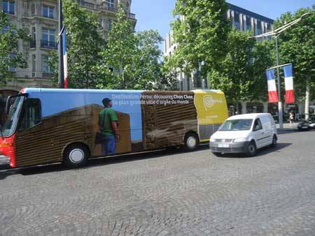 Buses de París invitan a conocer Perú