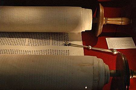 Rollo de la Torá de 500 años será leído en año nuevo judío