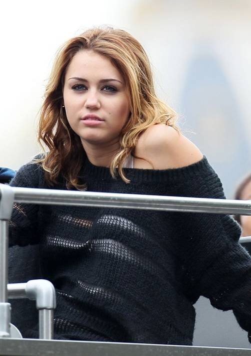 Miley Cyrus dice que le cuesta confiar en las personas