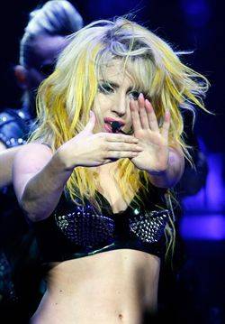 Lady Gaga hizo de mediadora entre dos fans que se agarraron a golpes