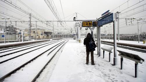 París: El clima invernal paraliza los viajes en la región