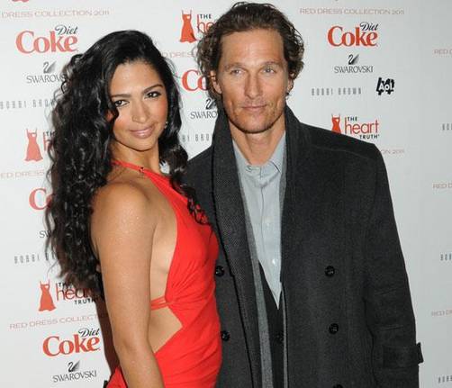 Matthew McConaughey y Camila Alves junto por una buena causa