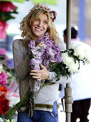 Courtney Love le paga a su florista luego de un año