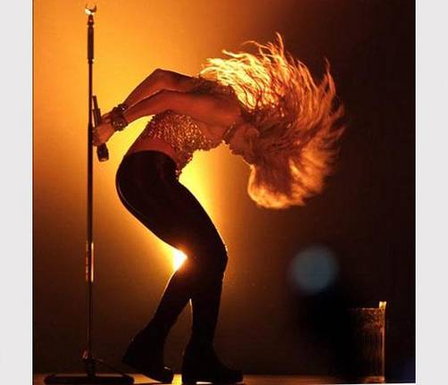 Shakira aprovecha Freixenet estrenar 'Sale el Sol'