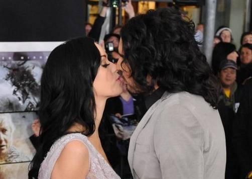 Russell Brand cuenta como son los besos de Katy Perry