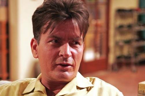 Charlie Sheen podría hacer su debut como director