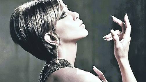 Jennifer Aniston emuló a Barbra Streisand para revista Jennifer Aniston emuló a Barbra Streisand para revista