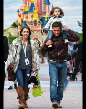 David Bustamante y Paula Echevarría llevan a su hija a Disneyland