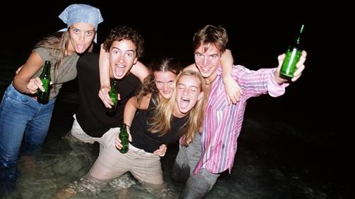 Correlación directa entre beber compulsivamente y ser más inteligente