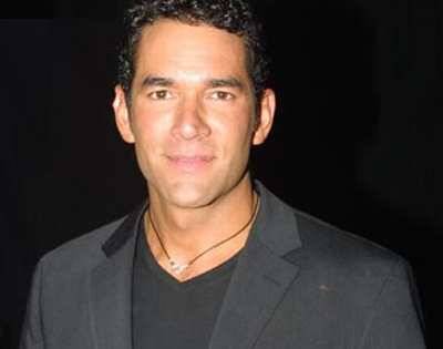 Eduardo Santamarina feliz por amistad de sus ex-parejas