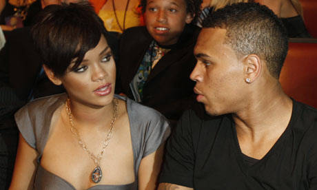 Rihanna y Chris Brown mantendrán distancia en los Grammy