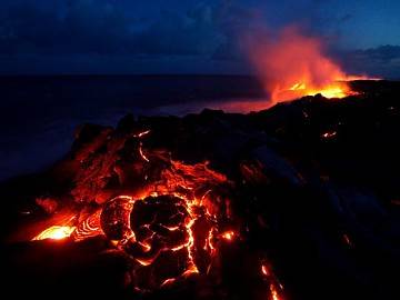 Terremoto Japón: Volcán Karangetang de Indonesia entra en erupción tras sismo