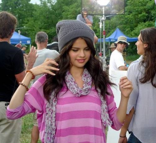 Selena realiza grabó el primer comercial para 'Dream Out Loud' Selena realiza grabó el primer comercial para 'Dream Out Loud'