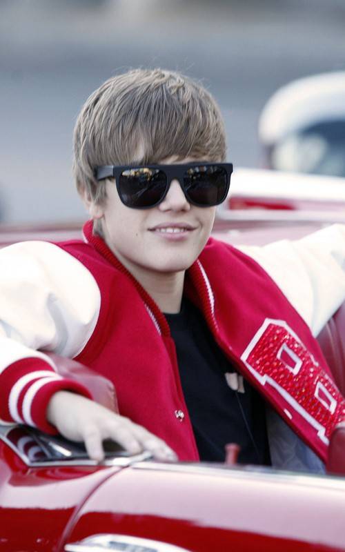 Justin Bieber dio una entrevista para MTV montado en este Cadillac