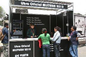 Libro oficial de Mistura, se vende como pan caliente